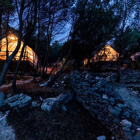 Plage Cachée - Glamping Vrboska Exterior foto